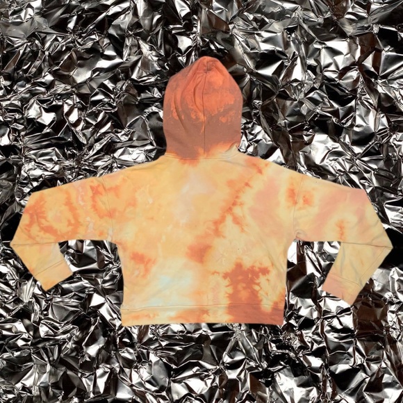 “FIRE FLAMES” Hoodie🔥🔥🔥 (sizes: SMALL-MEDIUM) - Picture 2 of 4